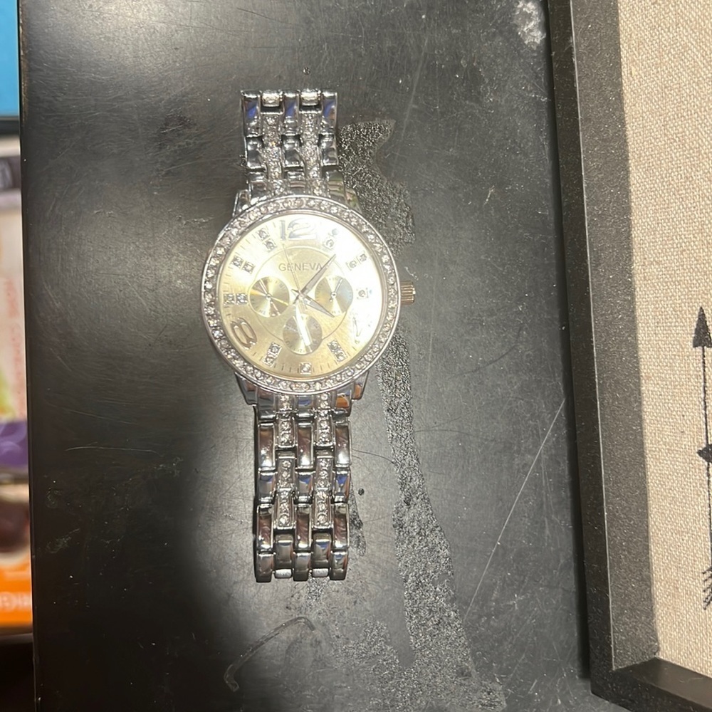 Geneva Watch - Picture 3 of 6